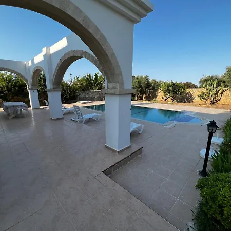 Вилла Kyrenia - Center, 3 1 Living No-16 With Private Pool Кирения