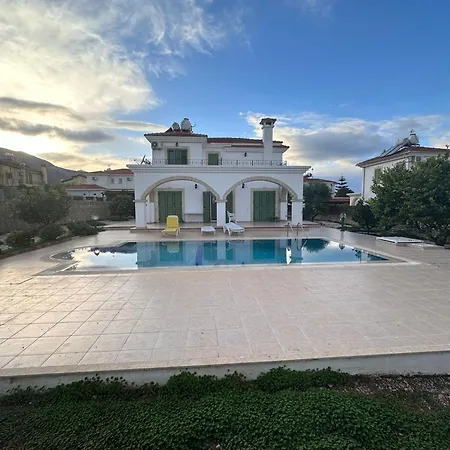 Kyrenia - Center, 3 1 Living No-16 With Private Pool * Kyrenia (Northern Cyprus)