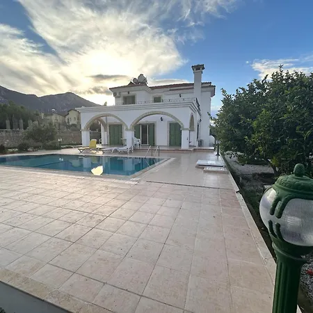 Kyrenia - Center, 3 1 Living No-16 With Private Pool Villa *